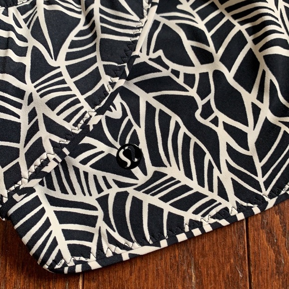 Lululemon reversible shorts - Picture 5 of 6